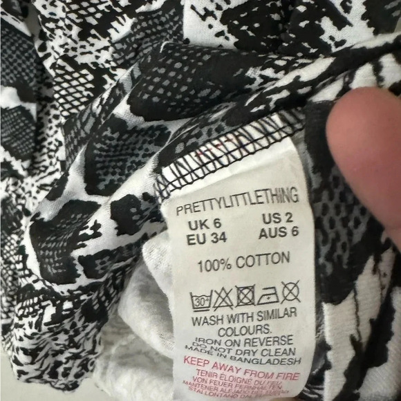 PrettyLittleThing Grey Snake Print Tie Waist T-Shirt Dress - Picture 10 of 10